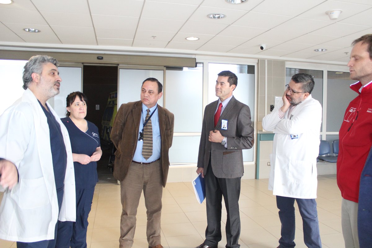 HCMagallanes's tweet photo. Un recorrido x dependencias de nuestro 🏥 fue la última actividad del Subsecretario de Redes Asistenciales @arturozunigaj "Quiero felicitarlos por como han mantenido este hospital después de 9 años de su entrega, se nota que lo cuidan y lo quieren"#MagallanesenMarcha https://t.co/ktnajbAEp7