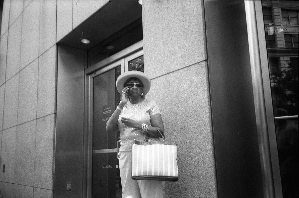 Patsoldchi's tweet photo. Hanging out in #nyc #streetphoto #streetsyle https://t.co/MvI274YprX