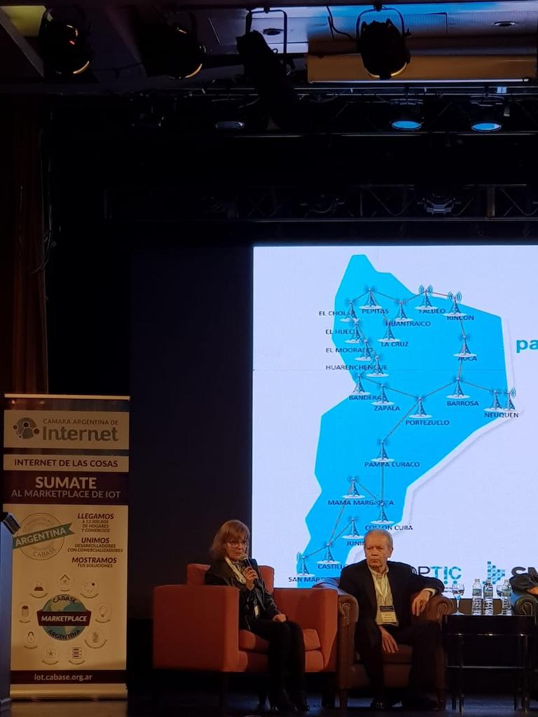 DpocTicsNeuquen's tweet image. Acompañamos a la Secretaría de Modernización Cdra. María Alejandra Di Crocco en su brillante exposición. 
Evento #Iotnetworking