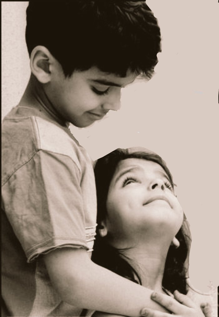 حين يقول أحدهم "تعبت"
لا يعني أنه عاجز عن مواصلة حياته
أو إتخاذ قراراته المصيرية
لا يعني أنه أضعف من مواجهة العالم وحده
ربما هو لايزال يستطيع النهوض سريعاً من تعثراته .. ويستطيع التفكير بشكل صحيح
إنما فقط يحتاج لقلب يُنصت له
ولروح تربت على روحه وتقول لا بأس
أنا أفهمك وأشعر بك ..