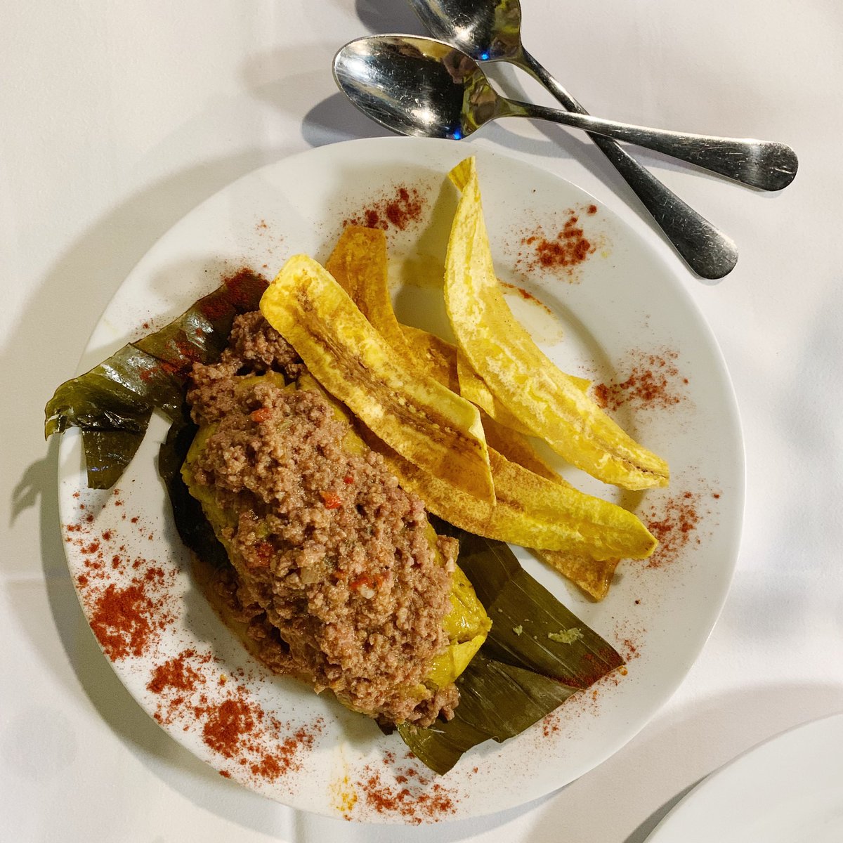 Tienes que #Irdepropio a comer rico a El Paladar. Su deliciosa comida cubana es un disfrute y además hay muy buen ambiente. ¡Solo con ver la foto se nos hace la boca agua! 🤤🇨🇺 #irdepropioelpaladar

• C/ Manuel Serrano Sanz, 6 •
• C/ Pilar Lorengar, 28 •