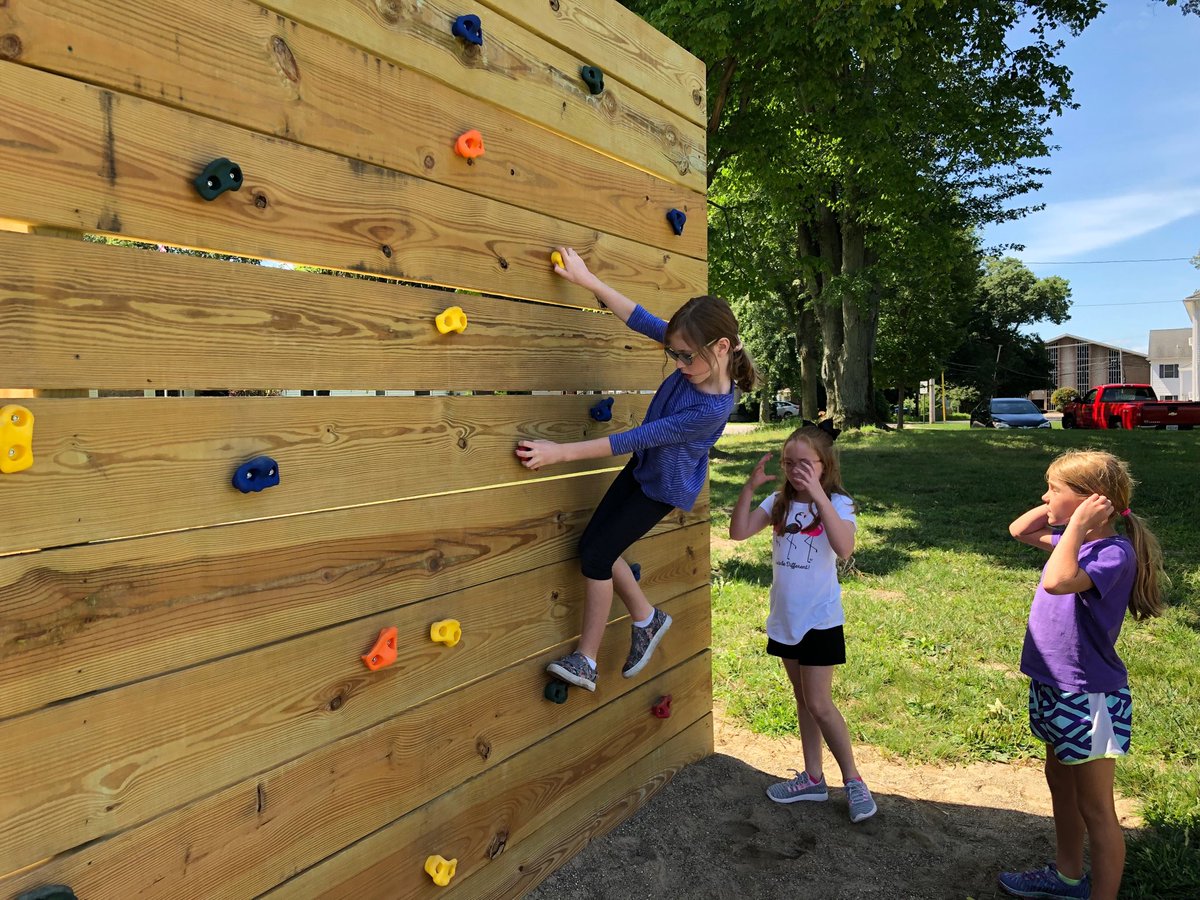 skmonce's tweet photo. We enjoyed the weather today by working through the obstacle course! ⁦@wcs_jefferson⁩ https://t.co/g3wBufPznr