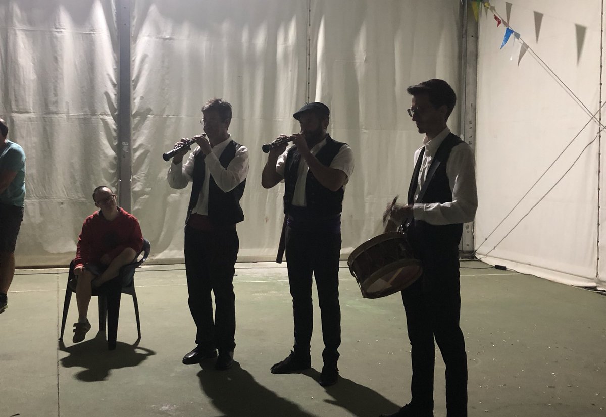 rabanerapinar's tweet photo. ¡Qué bien tocan los gaiteros de Soria! 🎺🥁🎶 https://t.co/sXfz4qmNVa