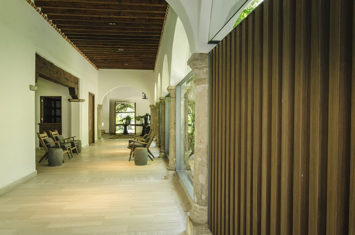 ideasociados's tweet photo. Be Grand Park San Ángel.
La combinación de fachadas contemporáneas revestidas de concreto aparente que tienen las torres, con la arquitectura de carácter señorial de la casa de amenidades dotan de un equilibrio cálido y estilo atemporal al conjunto.

Fotografía: Paul Camhi https://t.co/DLmpK0UM4x