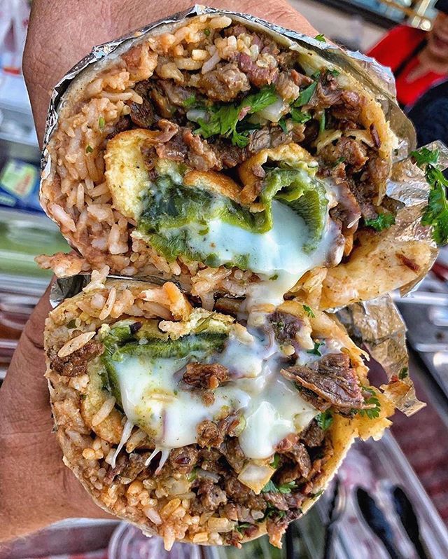 ihatchchile's tweet photo. CHILE RELLENO BURRITO 🌯🤤 // This thiccc carne asada burrito has a little trick up its sleeve. 😏 // Layered with all the traditional garnishes — onions, cilantro, rice &amp; beans — only to be split open, revealing a juicy Chile relleno! The #Foodbeast le… https://t.co/8MWKVJoSl1 https://t.co/C2gQuW9qeU