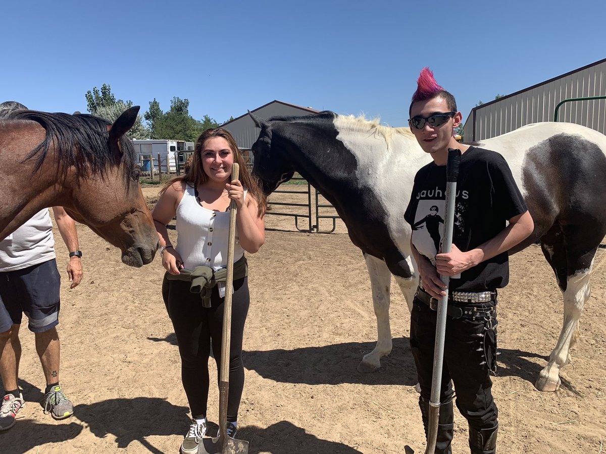 momcala's tweet photo. Hard work has its rewards. CLC class out here making friends while helping out. #InnovationsAndOptions https://t.co/qsVgpazSHw