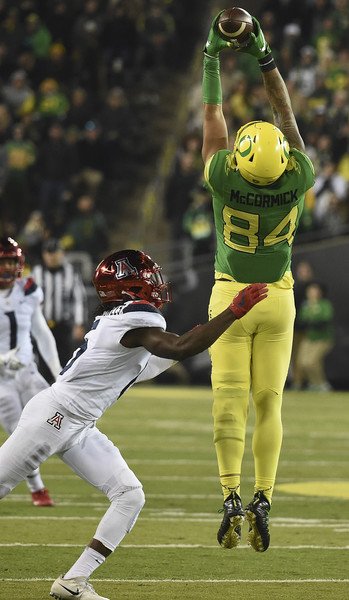 go_patos's tweet photo. El tight end Cam McCormick #84 es duda para jugar en el debut contra AUBURN. Se decidirá si juega el mismo día del partido en el estadio #GoDucks https://t.co/fyvBVdlJBR