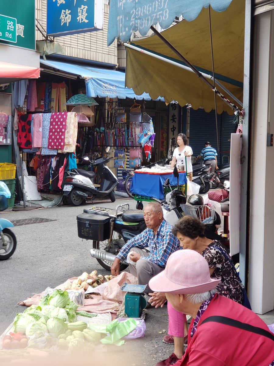 Coco_Miyoko's tweet photo. 4/8 While in Taiwan I took pics of cityscapes. They remind me that most people just want to live in peace & harmony. #WednesdayThoughts #TaiwanAdventure https://t.co/q4PzBmqRd0