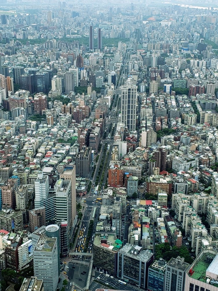 Coco_Miyoko's tweet photo. 4/8 While in Taiwan I took pics of cityscapes. They remind me that most people just want to live in peace & harmony. #WednesdayThoughts #TaiwanAdventure https://t.co/q4PzBmqRd0