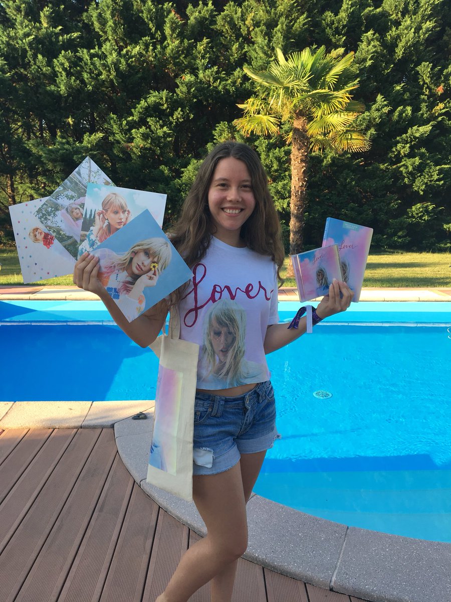 dreamxstarlight's tweet photo. Lover is perfect for a hot summer day in the pool, making you want to dance &amp; jump like nobody’s watching &amp; sing along at the top of ur lungs. Thank you @taylorswift13 for creating such a fun album celebrating the most beautiful thing : Love 💗
#Lover #LoverOutNow @taylornation13 https://t.co/57vm7jiXMN