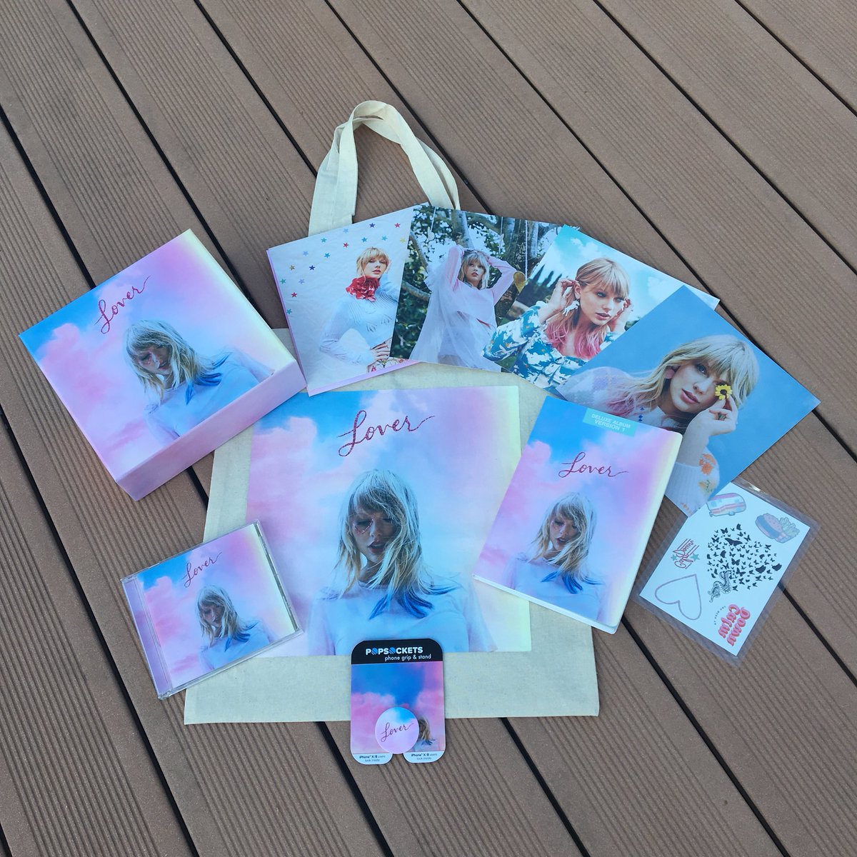 dreamxstarlight's tweet photo. Lover is perfect for a hot summer day in the pool, making you want to dance &amp; jump like nobody’s watching &amp; sing along at the top of ur lungs. Thank you @taylorswift13 for creating such a fun album celebrating the most beautiful thing : Love 💗
#Lover #LoverOutNow @taylornation13 https://t.co/57vm7jiXMN