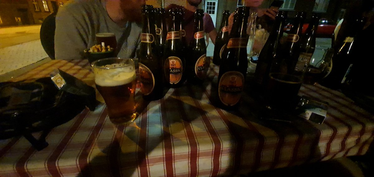buukitripwire's tweet photo. #BoysJustWannaThyClassic #PC1885 23 grader i gaden og ude servering. Oh what a night som Frankie V ville sige. https://t.co/OQbbejIYHk
