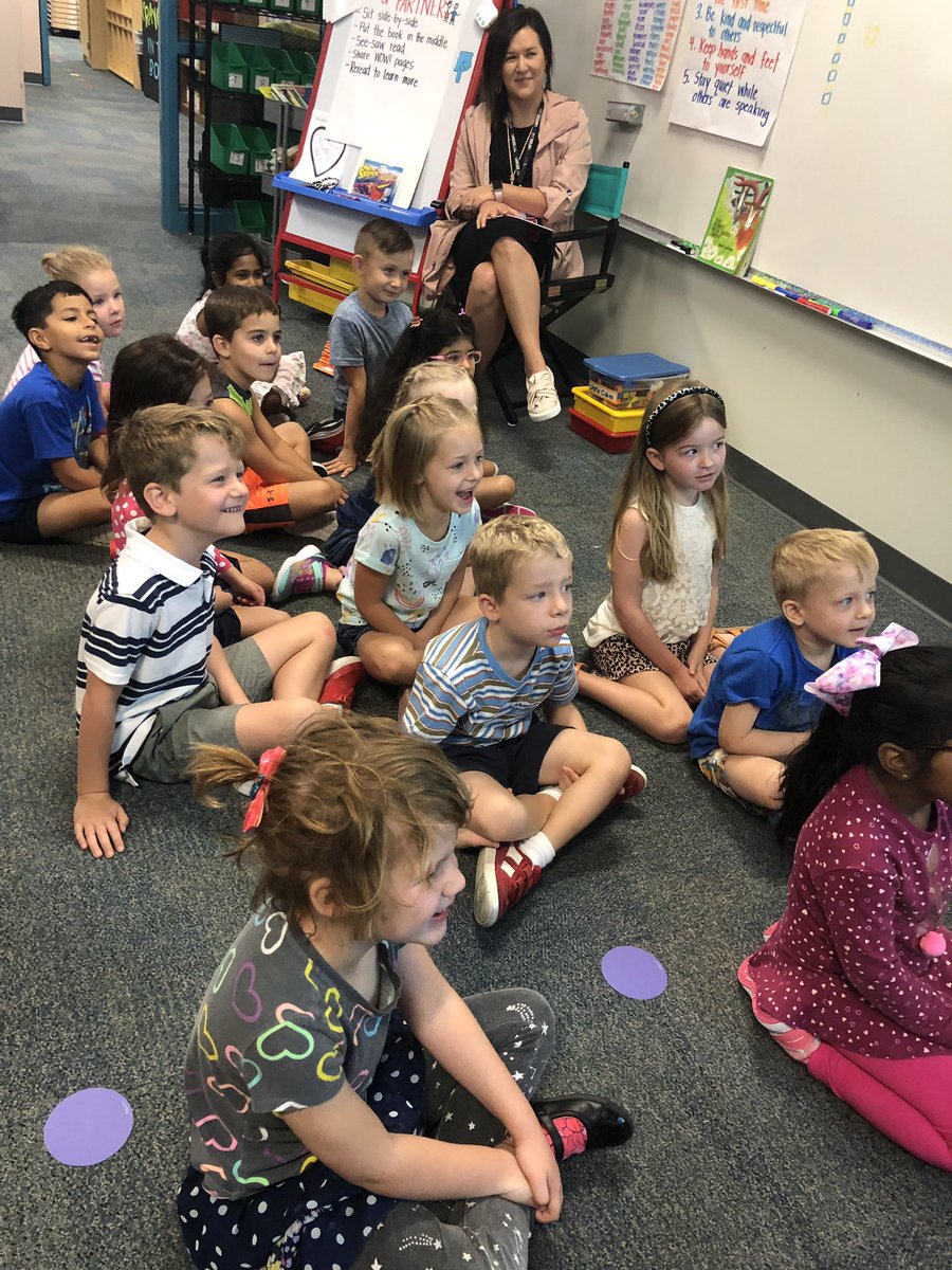MsLeonardsClass's tweet photo. Is there a better way to start a day than with a lesson from Mrs. Oh? We learned about GRIT &amp; have been practicing demonstrating it since she left. OH, and we learned that she’s a princess.👸🏻 #Lakeside1920 https://t.co/i1Tg0eAEap