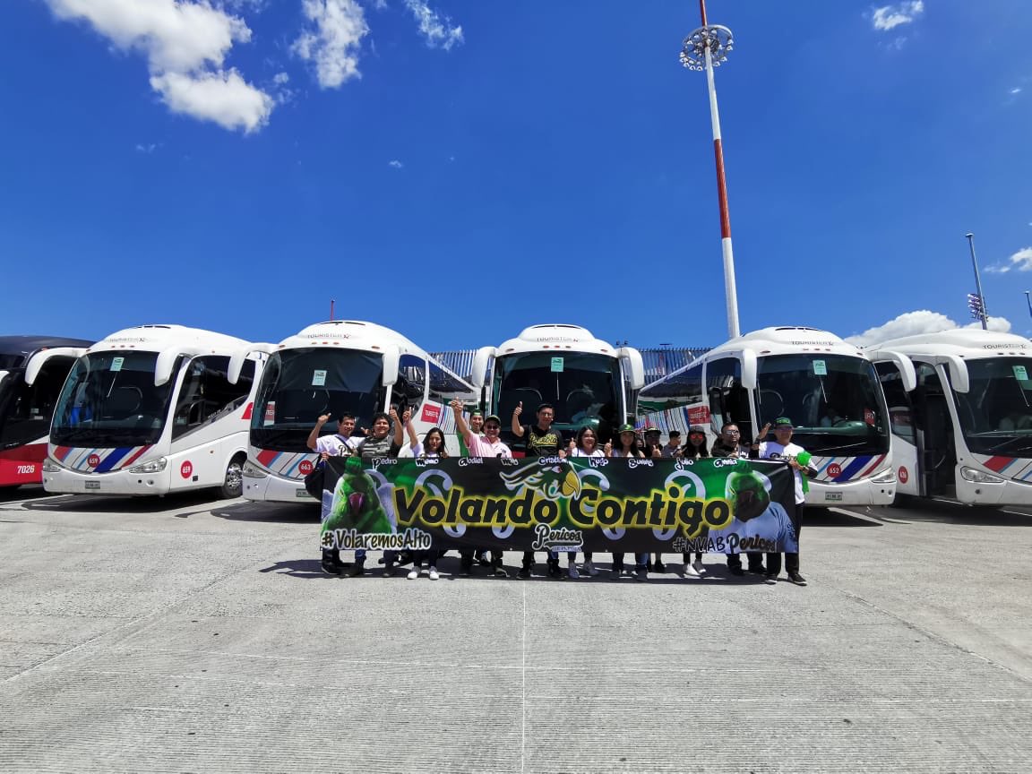 Pericos_Oficial's tweet photo. ¡Váááááááámonos 🚌 💨 a pintar el @HarpEstadio 🏟 de VERDE 💚!
➡️ No vengas al beis si .. No te vas en el #PericoChartER 👊🏼 @estrellarojapue
#VolaremosAlto🦜 https://t.co/HbgypJwdop