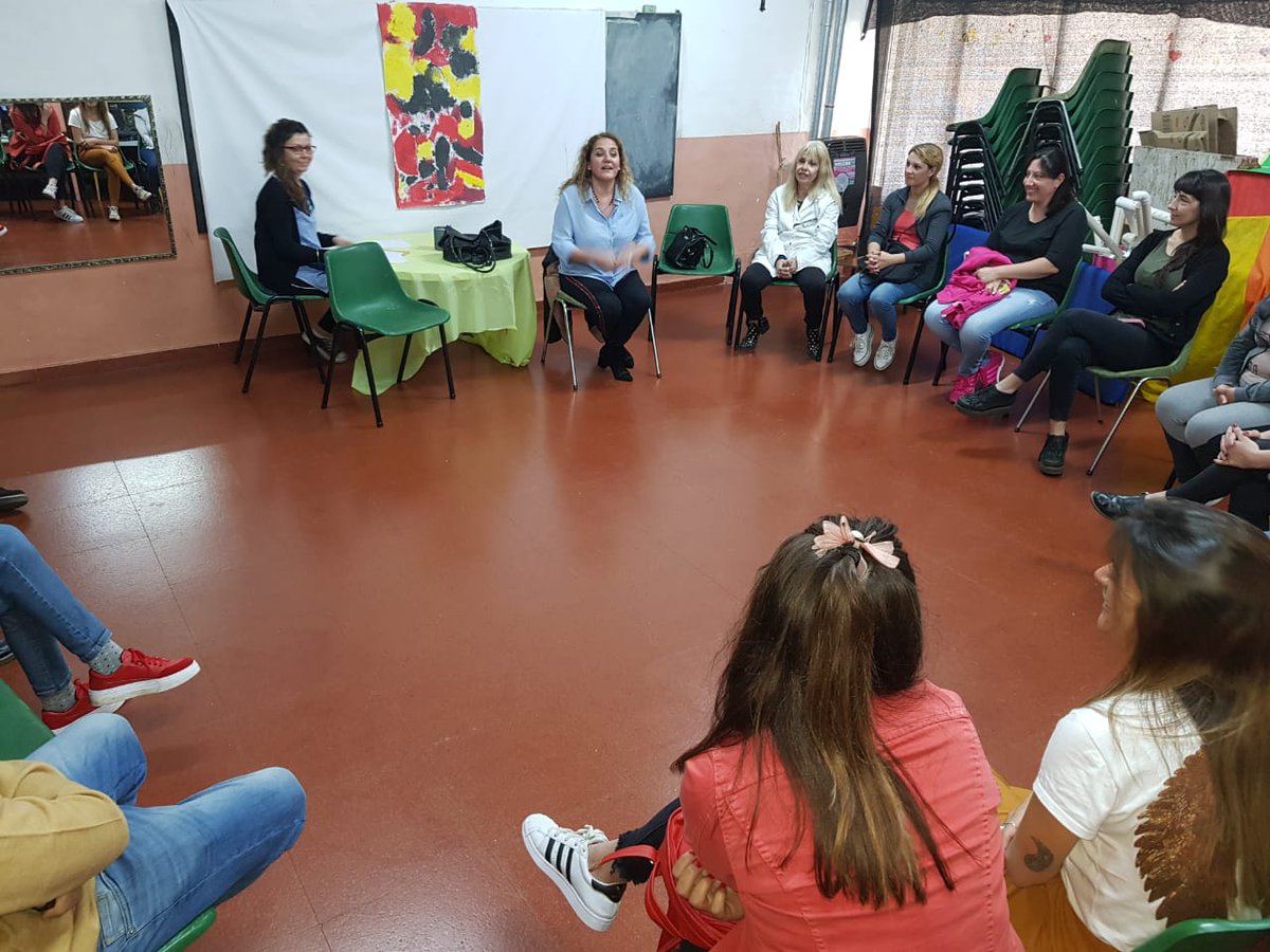 JDistritaljunin's tweet photo. Abc padres y docentes hoy en el JI 918 #junin lindo encuentro intercambiando opiniones!!! A seguir avanzando!!! Todos juntos por una educación de calidad @AdrianaFrega @gzinny @MariniEmilse @m_alejandrafa @petreccapablo @InspeccionGral https://t.co/pJ4XilQt8v