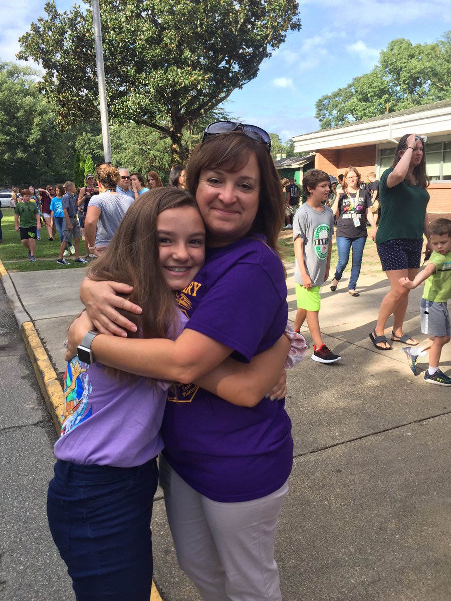 JGoodwin09's tweet photo. Special thanks to the @YCSD Bruton zone for supporting our newest @GoQLMS panthers today! @bhspantherband @CaraTownsend1 @MKirkMES 5th grade Teams &amp; Counseors from #wmeStars &amp; #mescubs https://t.co/SvHS0gBYpw