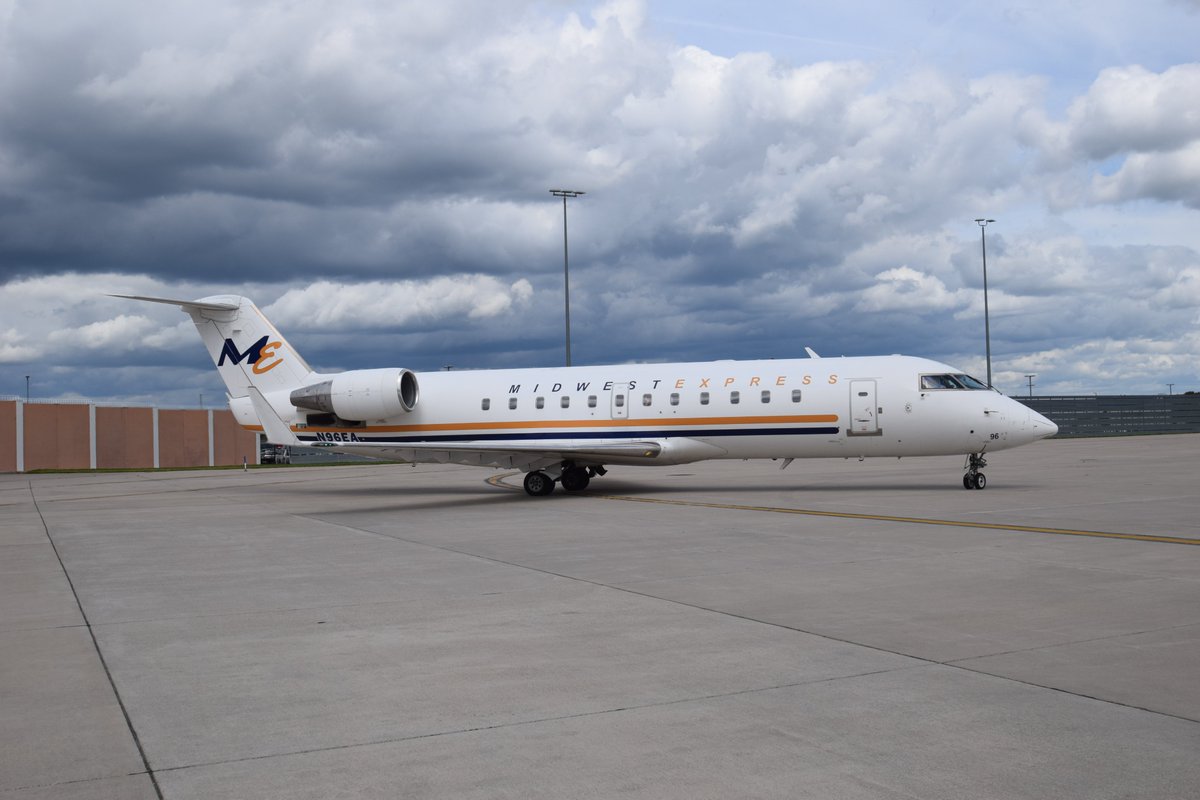 Alexander_Peric's tweet photo. Excited to have #MidwestExpress back at @FlyGRFord offering service to @MitchellAirport, @OMAairport and @CVGairport…connecting the beautiful @CityGrandRapids with @CityofCincy, @VisitOmaha and @CityofMilwaukee via @EliteAirways. #Avgeek #Nonstop https://t.co/1ftSlOa6nw