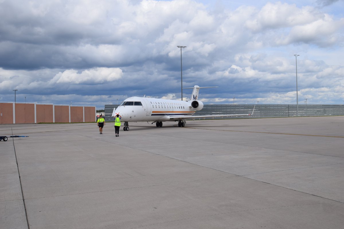 Alexander_Peric's tweet photo. Excited to have #MidwestExpress back at @FlyGRFord offering service to @MitchellAirport, @OMAairport and @CVGairport…connecting the beautiful @CityGrandRapids with @CityofCincy, @VisitOmaha and @CityofMilwaukee via @EliteAirways. #Avgeek #Nonstop https://t.co/1ftSlOa6nw