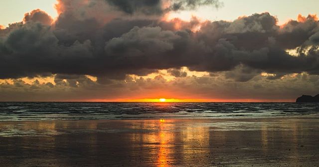 jeffjthompson's tweet photo. Reposting @griffosligo:
Sunset Dublin
.
.
.
.
.
#sunset #nature #sky #sun #clouds #photooftheday #beautiful #love #beach #instagood #sune
#sunrise #landscape #travel #blue
#pmgridchallenge
#pmwintergridchallenge
#adventure #adventureisoutthere #adventurelife https://t.co/LL0ocI7O3r