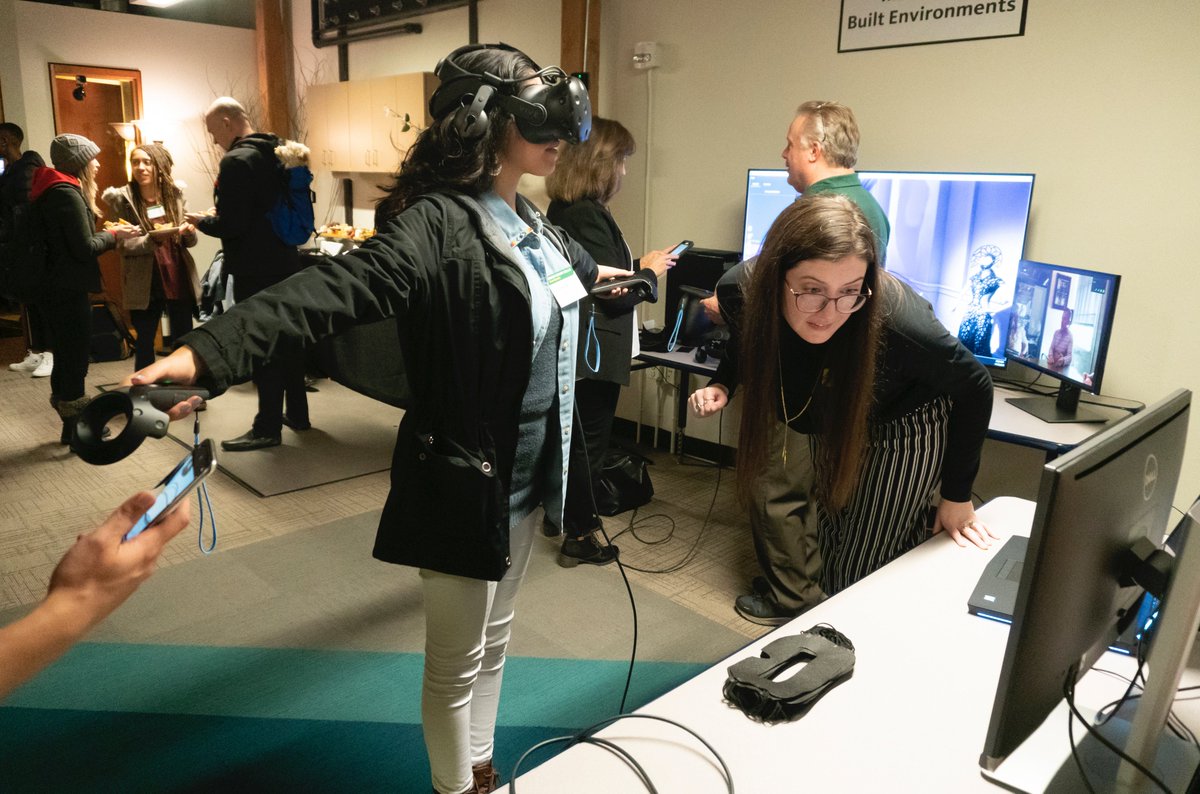 UOsojc's tweet photo. “There is magic in this space that can transport you to another place & experience.”-@dzdavis, director of #UORLab, where students & faculty are creating #virtualreality and #augmentedreality and researching its effects on people. Read more: https://t.co/Dk5DicMZam https://t.co/NCB81vp6R8