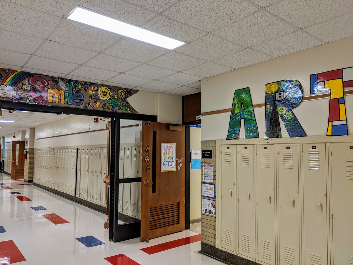 MrsVoigtArt's tweet photo. It has been wonderful to have students using the Field Art Room this week! The year is off to a great start! #d64smiles #engaged64 #artsed #BackToSchool2019 #d64art https://t.co/MwQcPK4mm0