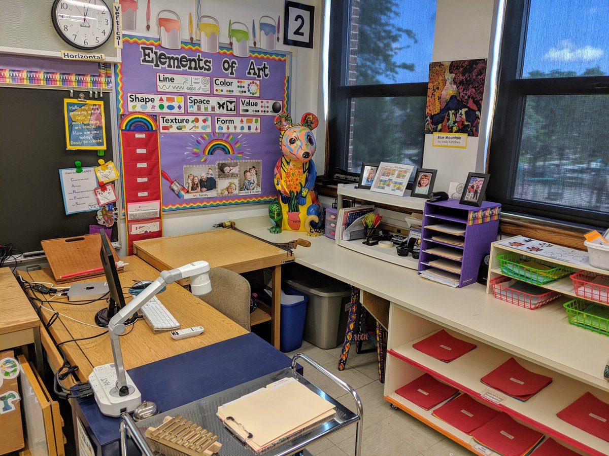 MrsVoigtArt's tweet photo. It has been wonderful to have students using the Field Art Room this week! The year is off to a great start! #d64smiles #engaged64 #artsed #BackToSchool2019 #d64art https://t.co/MwQcPK4mm0