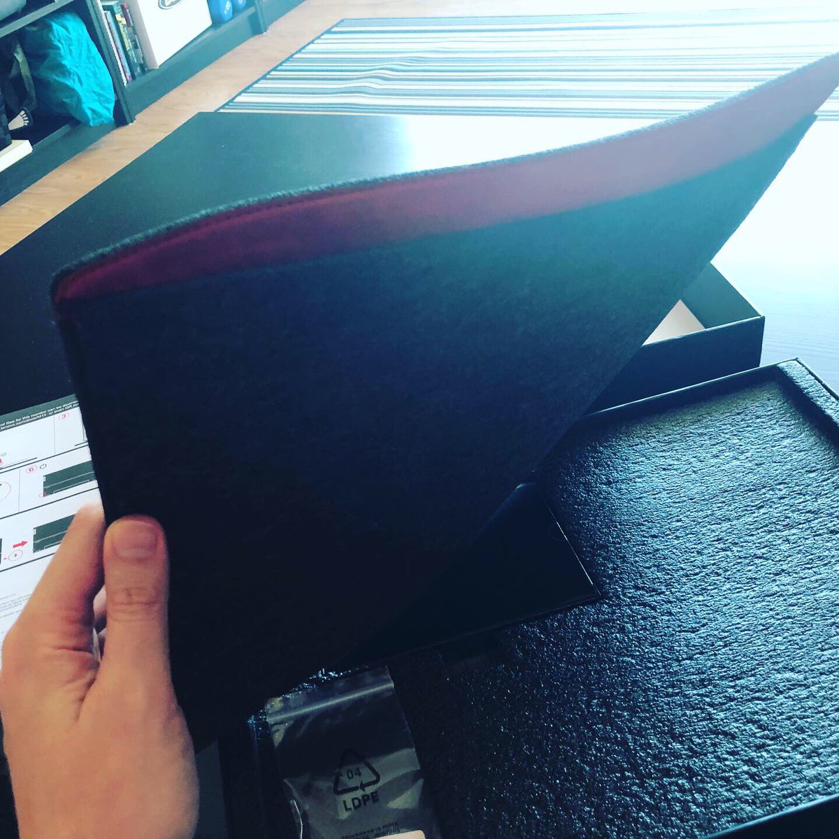 ArthurHWalker's tweet photo. #Lenovo #Thinkvision #M14Monitor can be pushed by a #YogaBookC930 without being plugged in. Not sure what the battery drain is like, but... don’t care. This is awesome. https://t.co/nMiNkg51cI