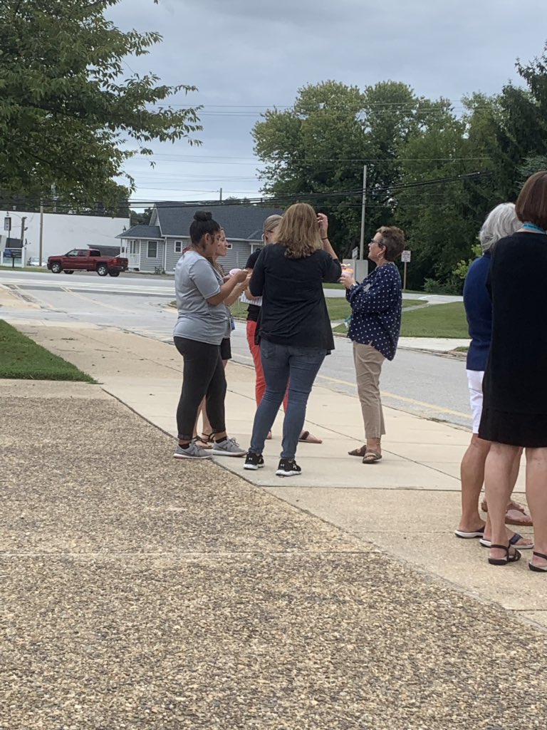 RHLeeESGrade4's tweet photo. Taco Truck for lunch and Snowballs for a break #luckystaff @RHLeeESAACPS #AACPSBack2AWESOME #wearebettertogether #tacoboutawesome https://t.co/6MnwMv9O1n