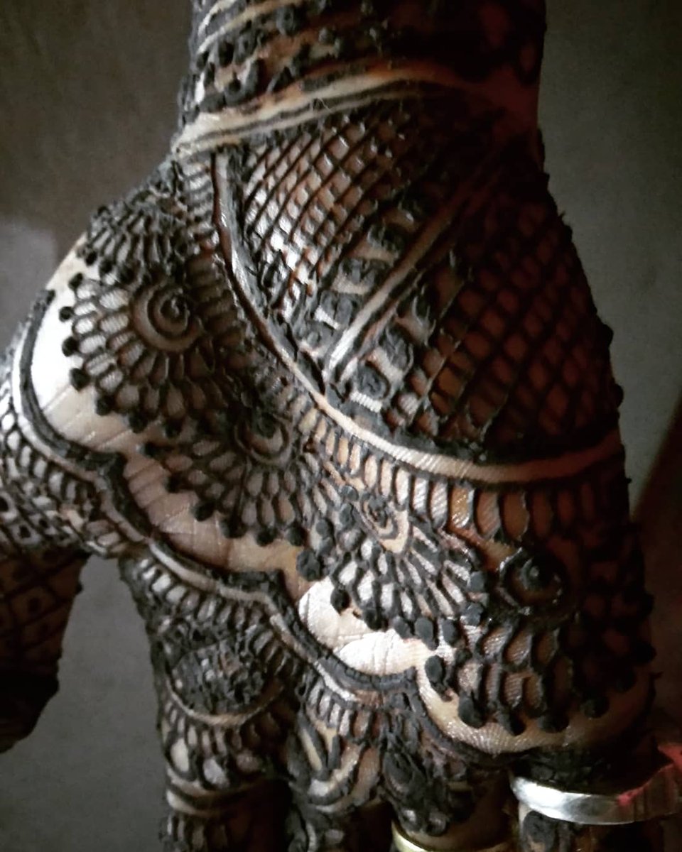 Nandani_sharmaa's tweet photo. Mehndi Design 🔥  Made by @Nandani_sharmaa
.
. 
#nails💅 #mehndi #mehndidesign #mehendi #hinamehndi #henamehndi #nandanisharmananu #mehnditutorial #mehndigoals #mehndioutfits #mehndidress #henamehndiart #weddingmehndi #mehnditattoo @LakmeAcademy https://t.co/bFFQVx5cNw