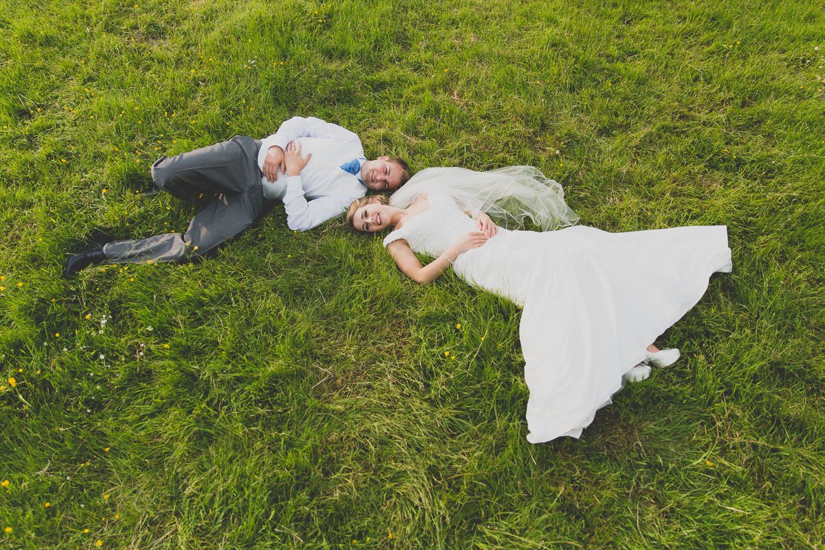 #weddinghour did you see my guest blog posts on <a href="/GuidesForBrides/">Guides For Brides</a> about what to expect from your wedding videographer? I talk through what happens before the wedding, on the day and afterwards! buff.ly/2TmCePZ