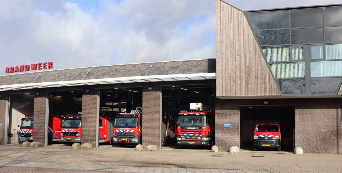 Vanavond waren we te gast bij #brandweer Weesp. Deze avond de theorie gedaan om volgende week de eerste praktijkavond goed voorbereid te beginnen.