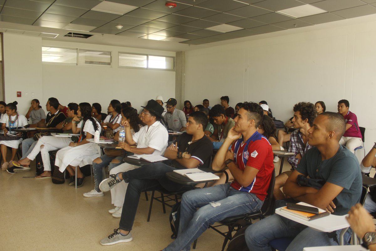 Oraloteca's tweet photo. Ariruma Kowi expone la importancia de la celebración del Inti raymi en la Universidad Simón Bolívar en Ecuador.
@VInUnimagdalena @Unimagdalena @Antrop_unimag https://t.co/YHoAyX1v8x
