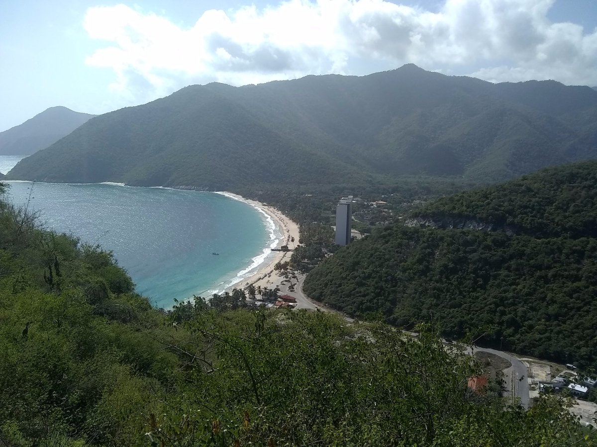 yonichourio's tweet photo. #28Ago | La naturaleza de nuestra Patria #Venezuela es incomparable bella. | Serie #SitiosTuristicos #BahiadeCata Edo. #Aragua https://t.co/fEVxayzLVL