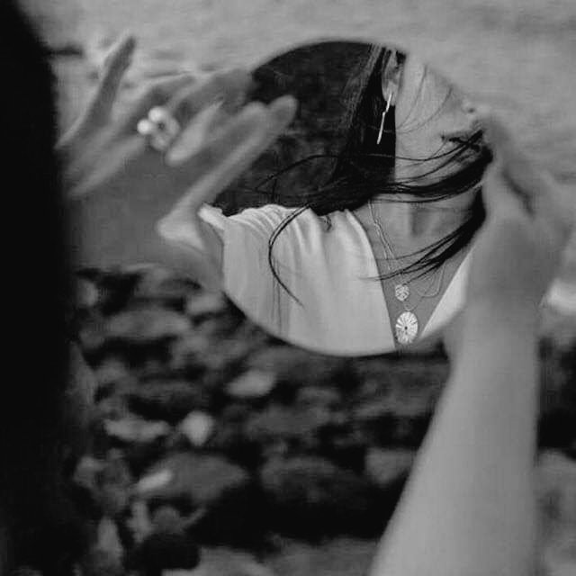 في معـبد العشـق ارتـل تـراتيل الهوى
وابحث عن خليل يشاركني حرقه الاشواق
#شجن