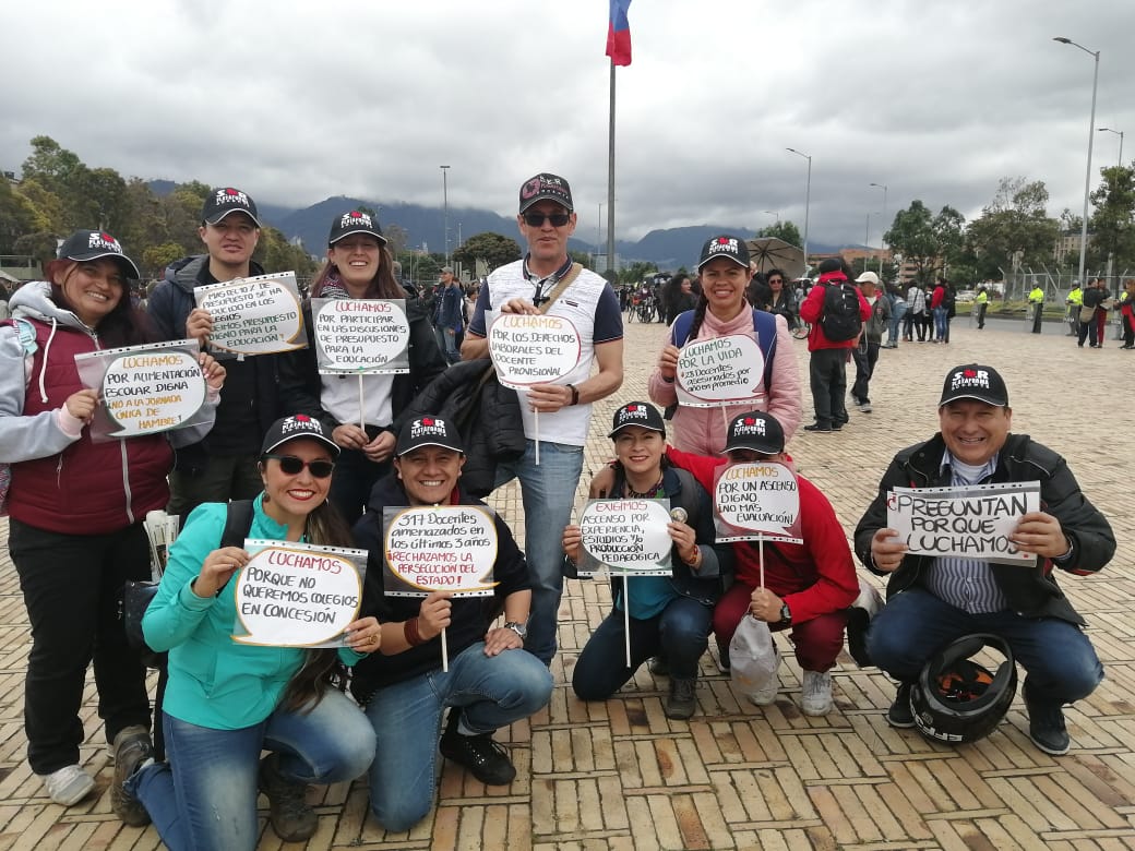TrochandoCiudad's tweet photo. #VamosConFecode Maestros salen a las calles, en la defensa de la educación pública, la dignificación de la profesión docente y la defensa de la vida de los maestros del país. https://t.co/LHIuezdckE