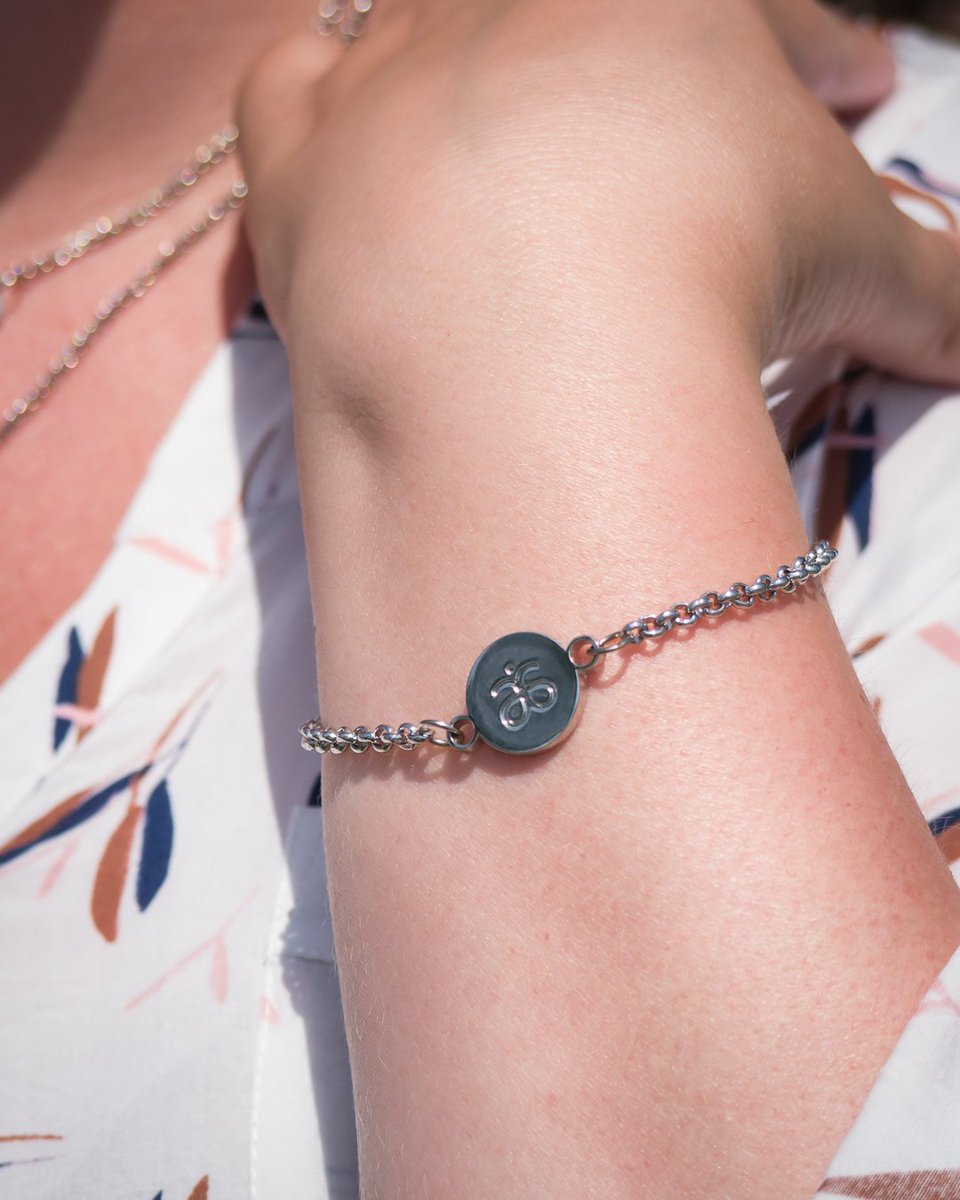 ArbonneCanada's tweet photo. Notre directrice principale du développement des affaires, Isabelle, est magnifique avec ces colliers superposés Arbonne et ce bracelet assorti. 

Chaque collier et bracelet est vendu séparément. Arrêtez-vous à la Boutique Arbonne à la CNTC pour obtenir les vôtres! https://t.co/NN55ZeMyuN