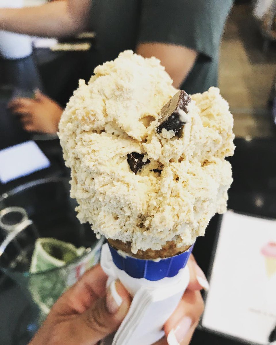 paiagelato's tweet photo. Coconut/Coffee Gelato with macadamia nuts and dark chocolate! {#FanPhoto by IGer: @ dapheats} #Yummy #PaiaGelato  #GourmetGelato #PaiaHI #SweetTreat #EspressoChip #MauiMade https://t.co/JStHr3g2fy