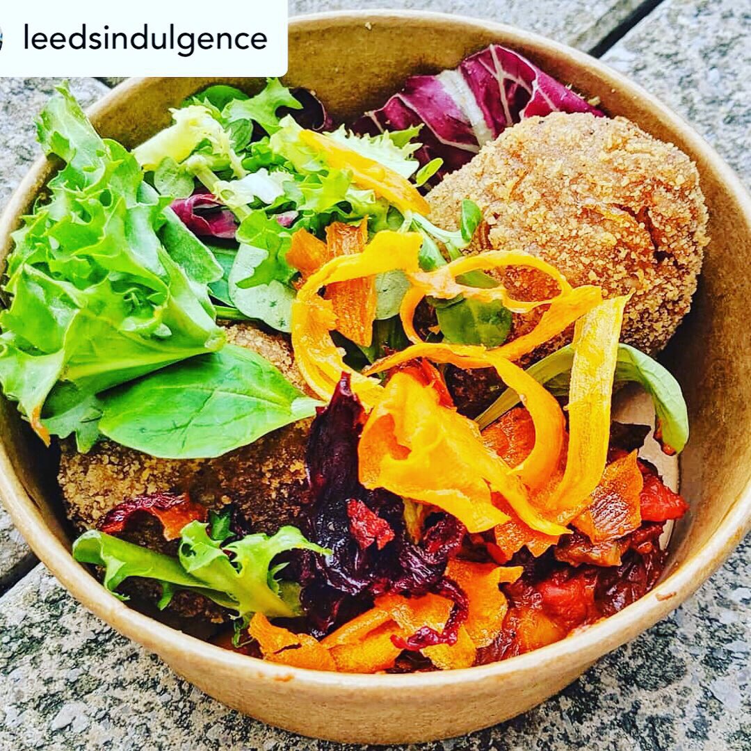 ArtiSamBespoke's tweet photo. #excited to be returning to the extravaganza that is @skfoodiefriday 🥳
THIS FRIDAY find us & our #ballsofgoodness at #stockport #foodiefriday 👣 Market Place, outside @theSKmarket 👀
Friday fun 6-9PM with #veggie #vegan & #meaty options available 😋 #streetfood at its Best https://t.co/6qgB3I5w04