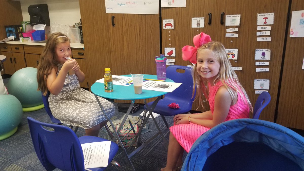 msholtsclass's tweet image. Is there a better way to study the states of matter than to have root beer floats?! I don't think so! #3rdgraderocks #telegraphisawesome