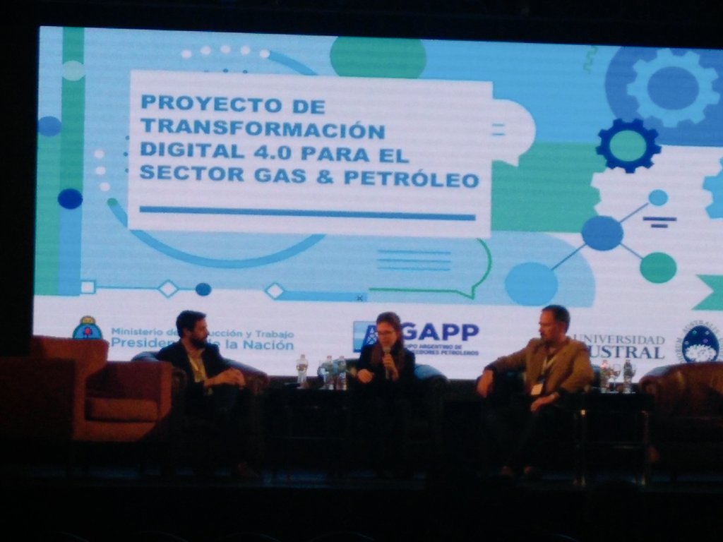 CabaseAr's tweet photo. #IOTNETWORKINGDAY "Proyecto de transformación digital 4.0 para el sector gas y petróleo" a cargo de Leonardo Brkusic y Juan Cruz Ravera de @UnivAustral, Javier Díaz @unlp y Magdalena Urdapilleta @SEPyME https://t.co/YlxKRfAdzN