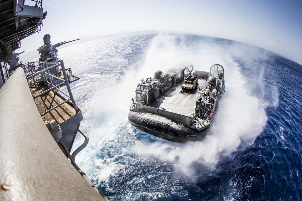 USPACOM's tweet photo. @11thMEU and #ACU5 conduct #LCAC Operations aboard @uss_boxer during #EagerLion2019, @CENTCOMs largest and most complex exercise, integrating forces in a multilateral environment, operating in realistic terrain and strengthening #miltomilrelationships #FreeandOpenPacific https://t.co/23qfH9QIB1