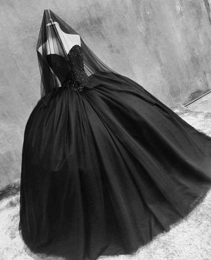 Y el día q m les case este sería mi     Vestido 😅😇😍🖤 muy lindo 🌙