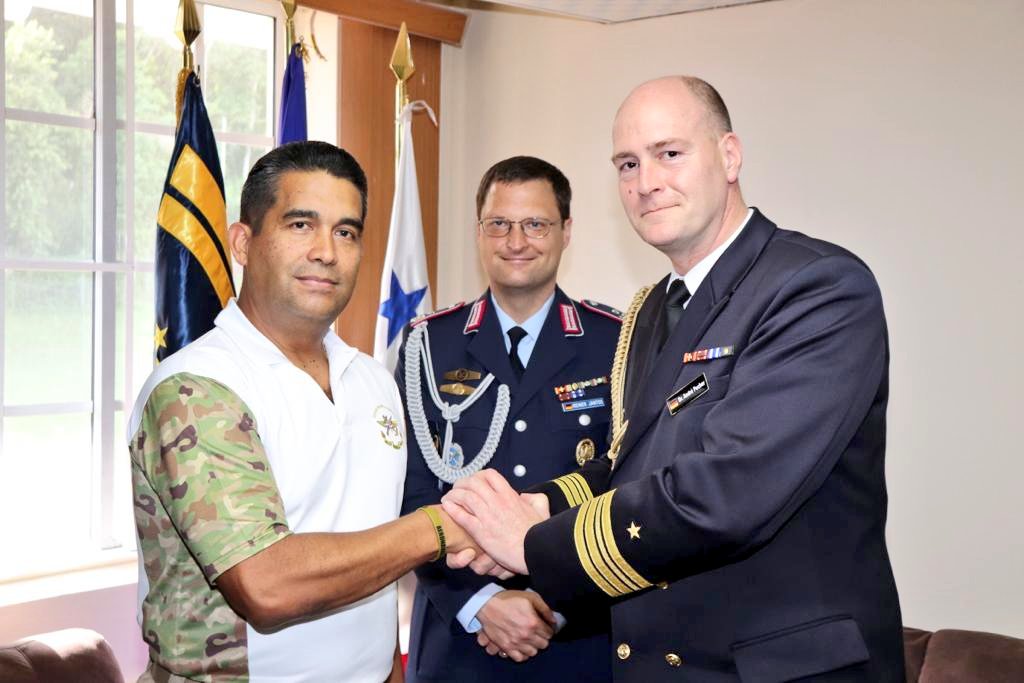 aeronavalpanama's tweet photo. SDG. Ramón Nonato López recibió la visita protocolar del Teniente Coronel Reiner Claus Jantos agregado de defensa saliente de la república de Alemania en Lima Perú concurrente en Panamá y el agregado entrante André Pechera, fortaleciendo los lazos de amistad. #UnidosLoHacemos https://t.co/QpTNUuey6a
