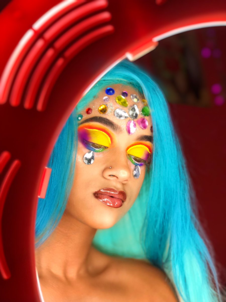 69datpanda's tweet photo. carnival makeup 🦋✨

https://t.co/FwIyD33H4d 

#makeup #makeuplook #rainbow #lgbt #flowers #trend #bodypaint #mua #prsearch #thelist #prlist #MakeLifeColorful #colors #laborday #MakeupTwitter #makeupartist #art https://t.co/Dd8rY6Ibb6