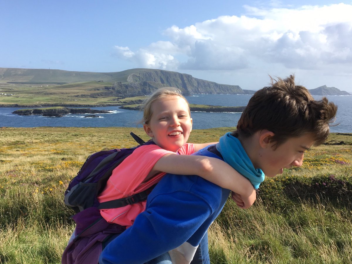 JenniferRobbo's tweet photo. @holcottagesuk #HolidayFirsts the first time big brother helped out when little legs got tired! https://t.co/tpVPdpWMZ9