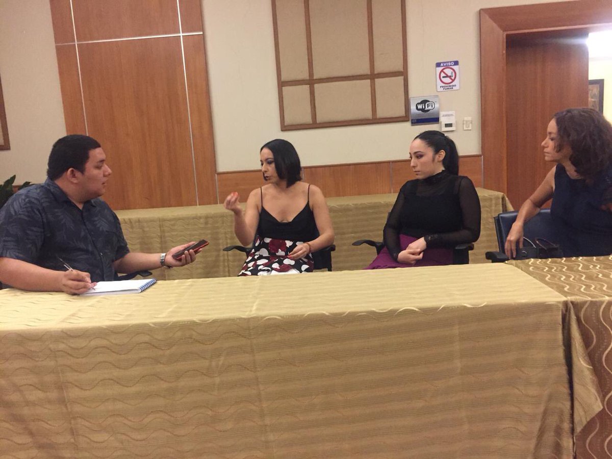 EPTEAdanza's tweet photo. Las Febres-Cordero hablando de los resultados del trabajo realizado con la primera generación de estudiantes de #eptea y el pronto inicio de la 2da generación con Juan Daniel Ponce en el @Expresoec https://t.co/037Z3Tl86p