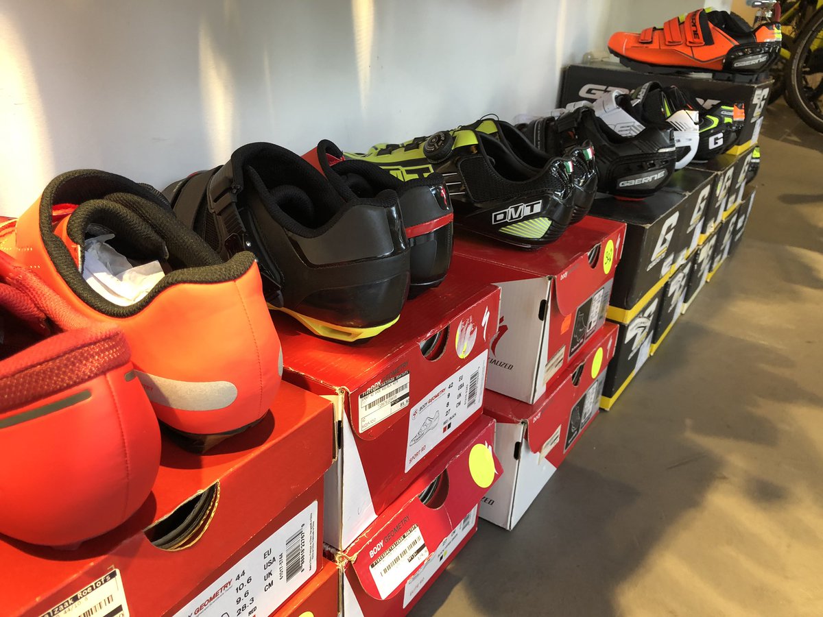 roelofsfietsen's tweet photo. Wij zijn klaar voor de FINALE zomer sale die morgen start!!!  

OPRUIMING SCHOENEN 50% !!!
OPRUIMING ZOMERSHIRTS TOT 70% !!!
OPRUIMING ZOMERBROEKEN 30% !!!

Ps. dit is de damescorner, uiteraard is er een complete hoek ingericht voor de heren. https://t.co/YOOCMxFoWI