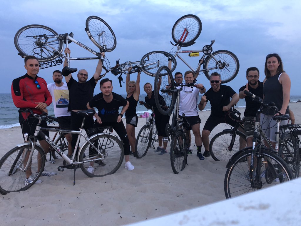 SlaskiTomasz's tweet photo. Exeltis Poland team effort for #RetoChagas, cycled together 33 Km on #HelPeninsula, @MundoSano https://t.co/RXpZSiCerk