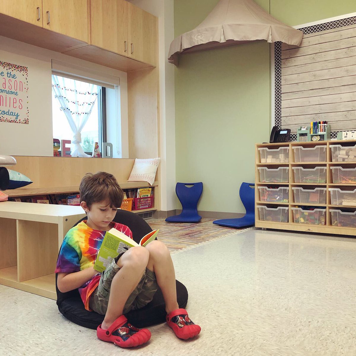 mollieperachio's tweet photo. So lucky to be moving to 2nd grade with 15 of my Firsties from last year! #ithinkhelikesit #newCFB #iteachtoo #iteachsecond #loopingteacher #classroomreveal https://t.co/2TMbWG47rM