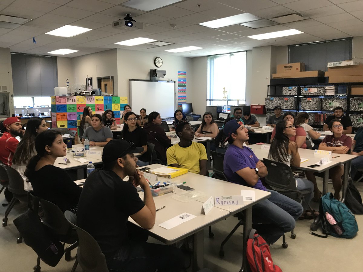 UTRGVUTeach's tweet image. #UTeachRGV Step 1 classes ready for the first day!